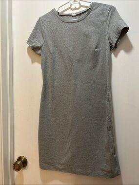 Old Navy Grey Short-Sleeve Midi T-Shirt Dress
